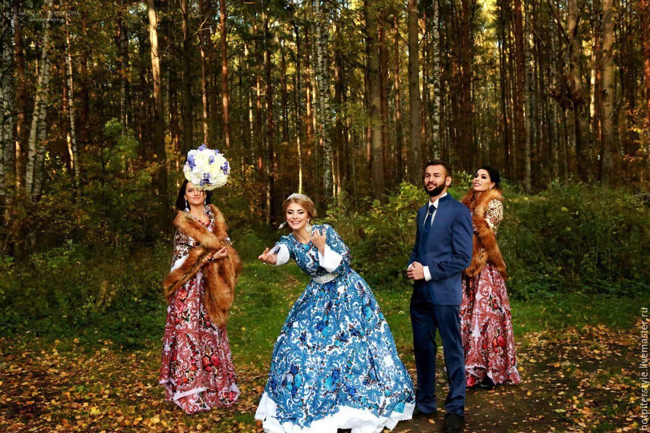 Свадьба в русском народном стиле. Платье в русском стиле современное. Свадебное платье в русконародном стиле. Наряд невесты в русском стиле. Свадебное платье в русском народном стиле.