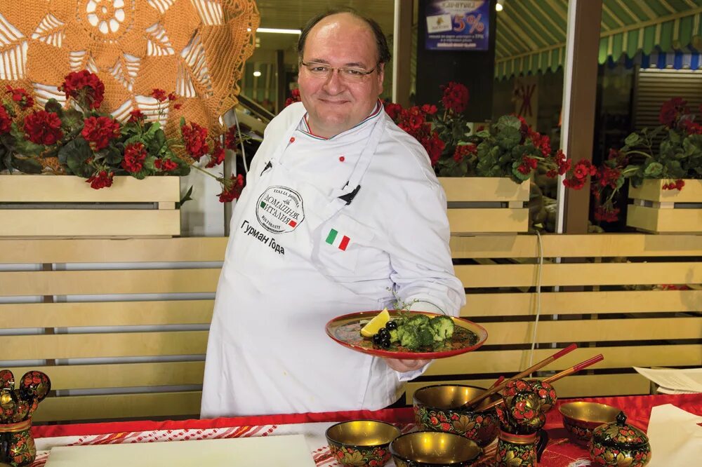 красивый шеф повар. красивый повар. повар шаурмы. два шеф повара. майкл вальтажио повар.