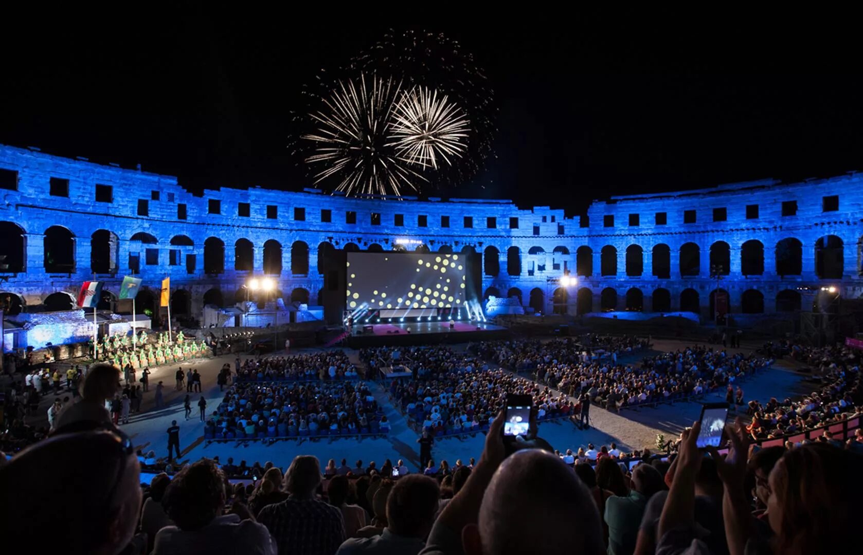 Пула концерт. Arena opera fanatica. Амфитеатр, пула. Pula arena concerts. Arena pula где находится.