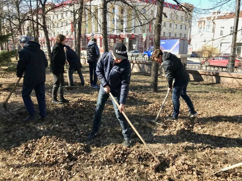 Общегородской субботник 7. 2022 омск. Субботник посадка деревьев. Ленинский субботник. Субботник.