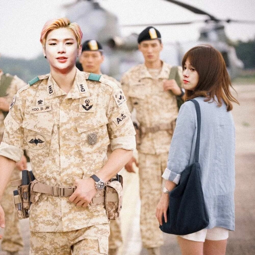 Сон джун ки потомки солнца. Потомки солнца дорама 11. Ан бо-хён потомки солнца. Пак хун потомки солнца. Дорама потомки солнца корейская.