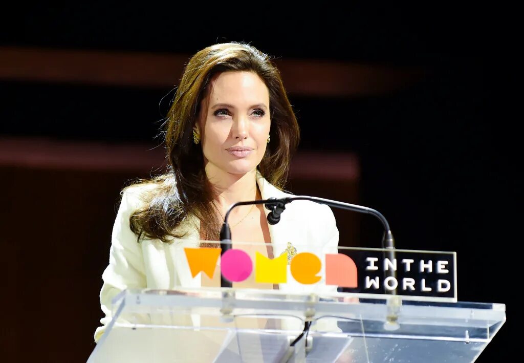 Анджелина Джоли ООН. Поп арт картинки Анджелина Джоли. Angelina Jolie on un Peace. 3rd Annual women in the World Summit in NY 03/08/12, foto.