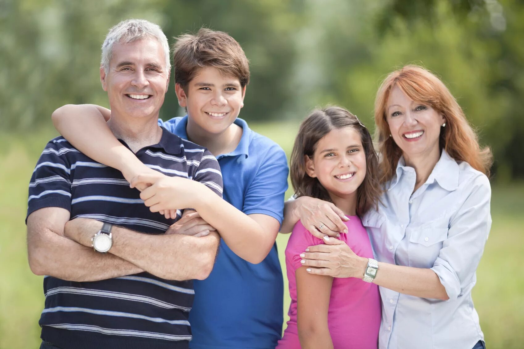 Something family. Семья взрослые дети. Счастливый подросток с родителями. Родители и дети. Счастливые дети и взрослые.