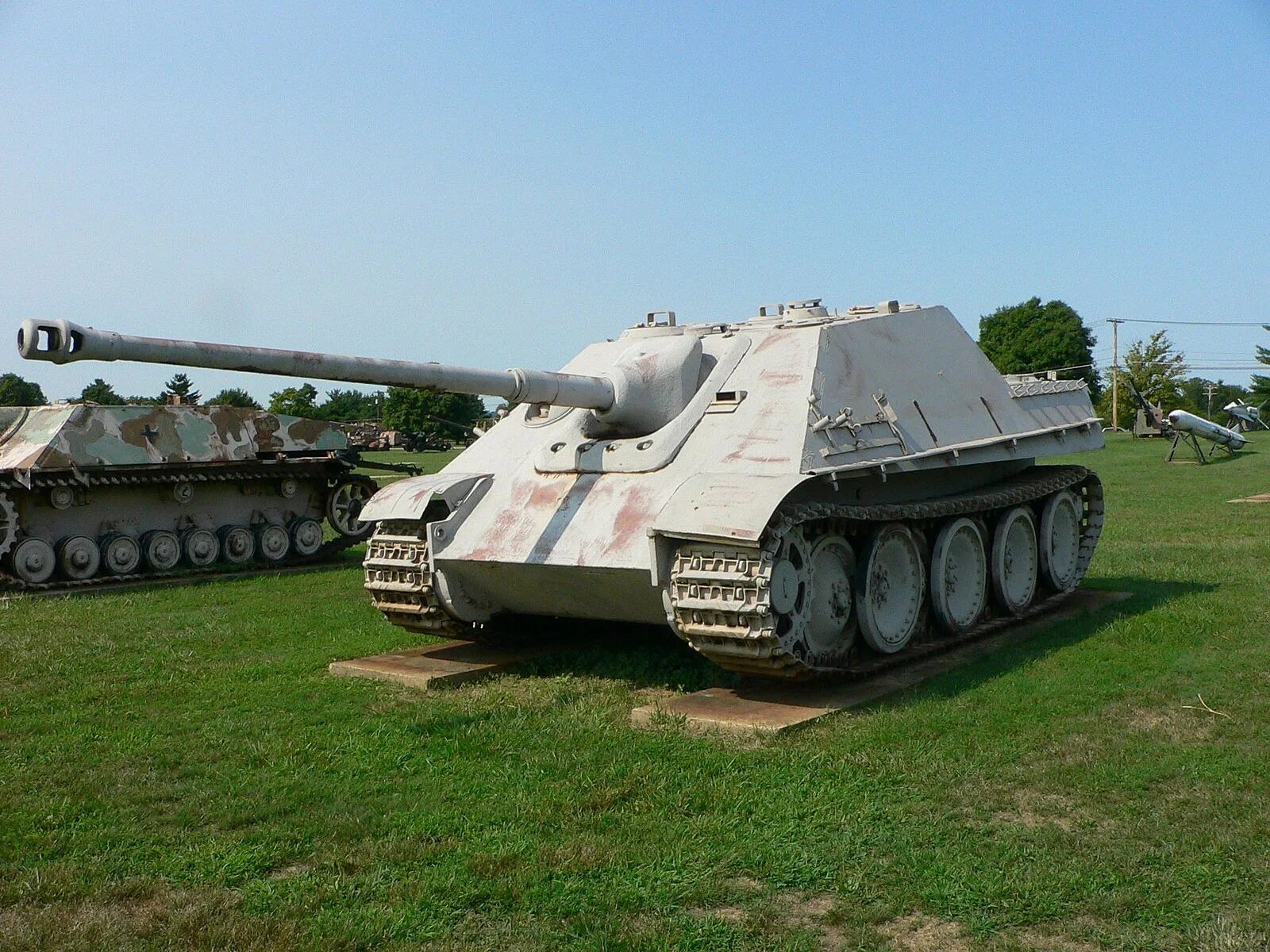 Самый большой танк росси. Танк landkreuzer p1000 ratte. Мощный немецкий танк. Танк landkreuzer p1500 ratte. Тяжелый танк виккерс a1e1.