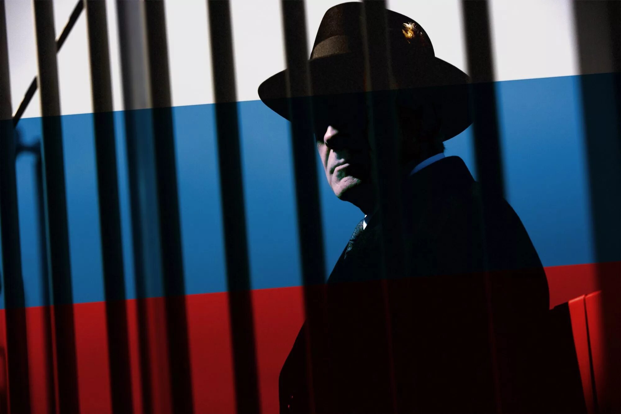 Шпион в другой стране. Иностранный шпион. Слежка за человеком. Шпион. Детектив бинокль.
