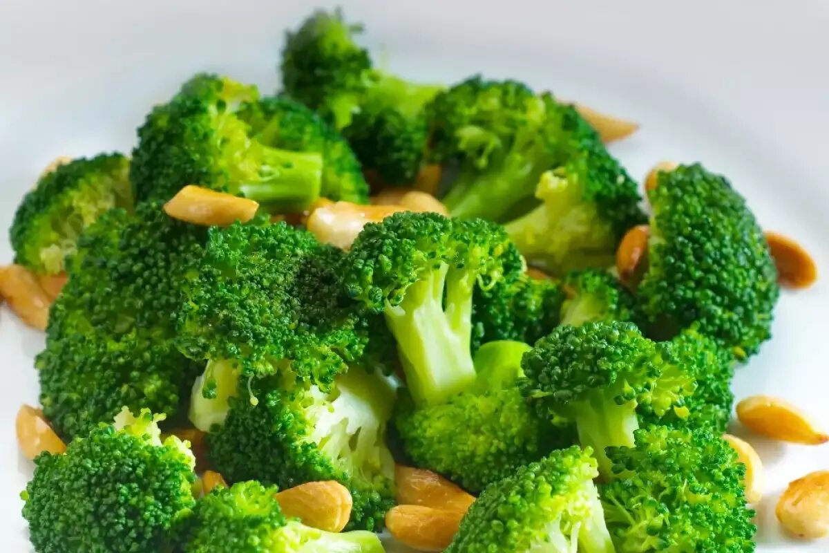 Брокколи заморозка. Заморозка брокколи на зиму. Варка брокколи. Капуста брокколи зеленый вельвет. Как приготовить брокколи замороженную.