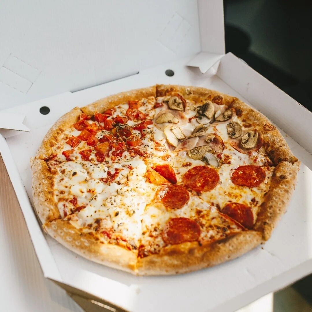 Pizza hut казань. Пиццаход тарко-сале. Пицца день ночь тарко. Пицца день ночь тарко. Календарь и пицца дня.