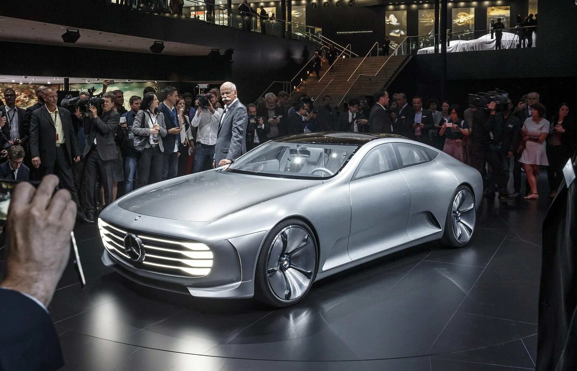 Новая версия самая новая много версий. Мерседес e tron. Mercedes Benz IAA. Мерседес Бенц новые модели. Мерседес Бенц последняя модель.