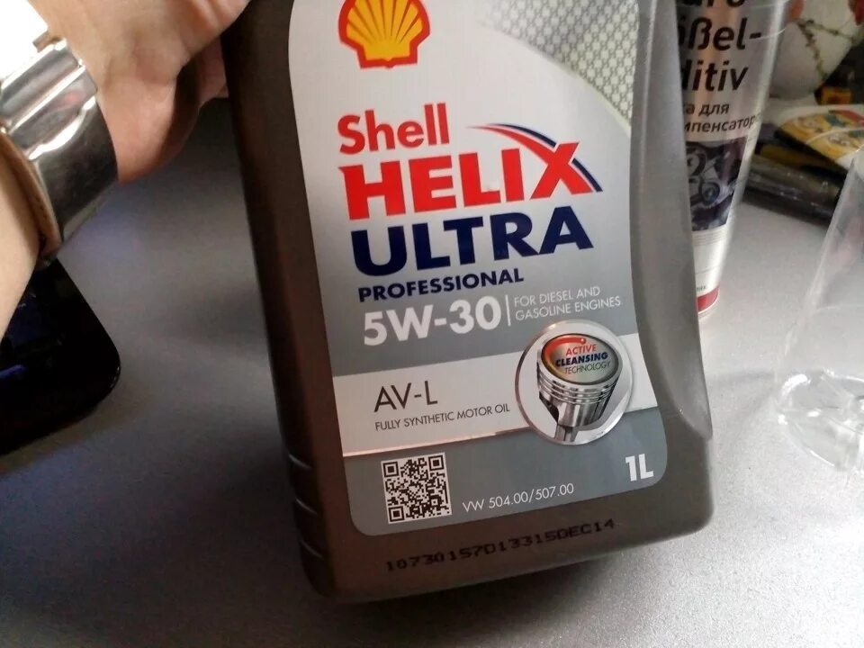 Что будет если смешать моторное масло. Шелл Хеликс ультра 5w30 Киа Рио. Helix Ultra av-l 5w-30. Shell Helix Ultra professional av 5w-40. Shell Helix Ultra professional av-l 0w-20.