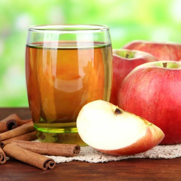 Для фруктового напитка смешивают яблочный. Яблочный сок. Сок о! Яблоко. Сок из яблок без соковыжималки. Натуральный яблочный сок.