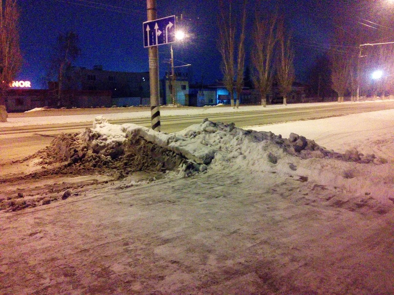 Прогноз балаково на сегодня. Типичный Балаково. Снежная кучка на дорогах Гатчина. Балаково сегодня. Балаково 24,Типичный Балаково.