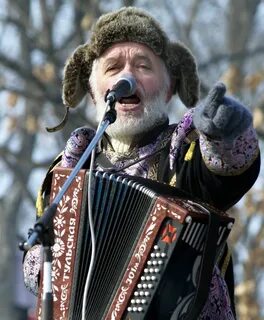 Дед на гармошке
