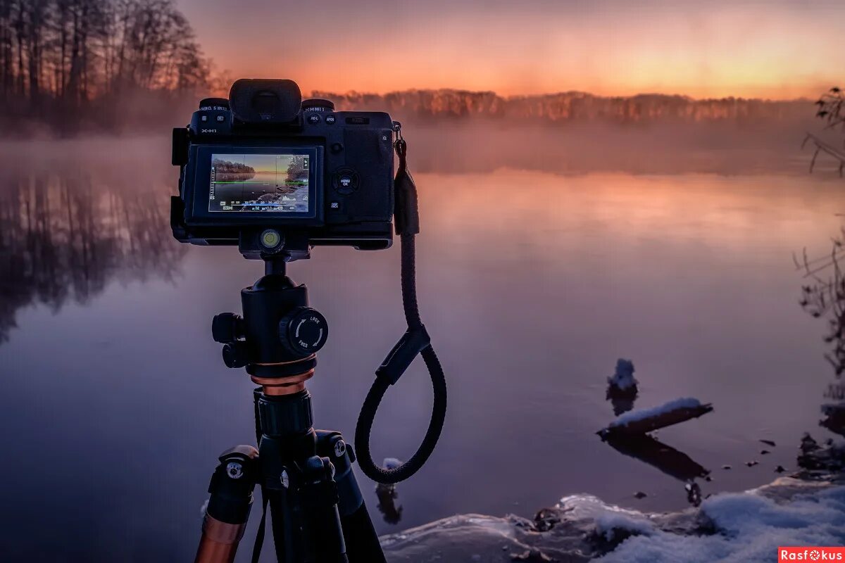 Как снимать пейзаж. Фотоаппарат пейзаж. фотоаппарат на озере. съемка пейзажа фотоаппарат. пейзаж на профессиональный фотоаппарат.