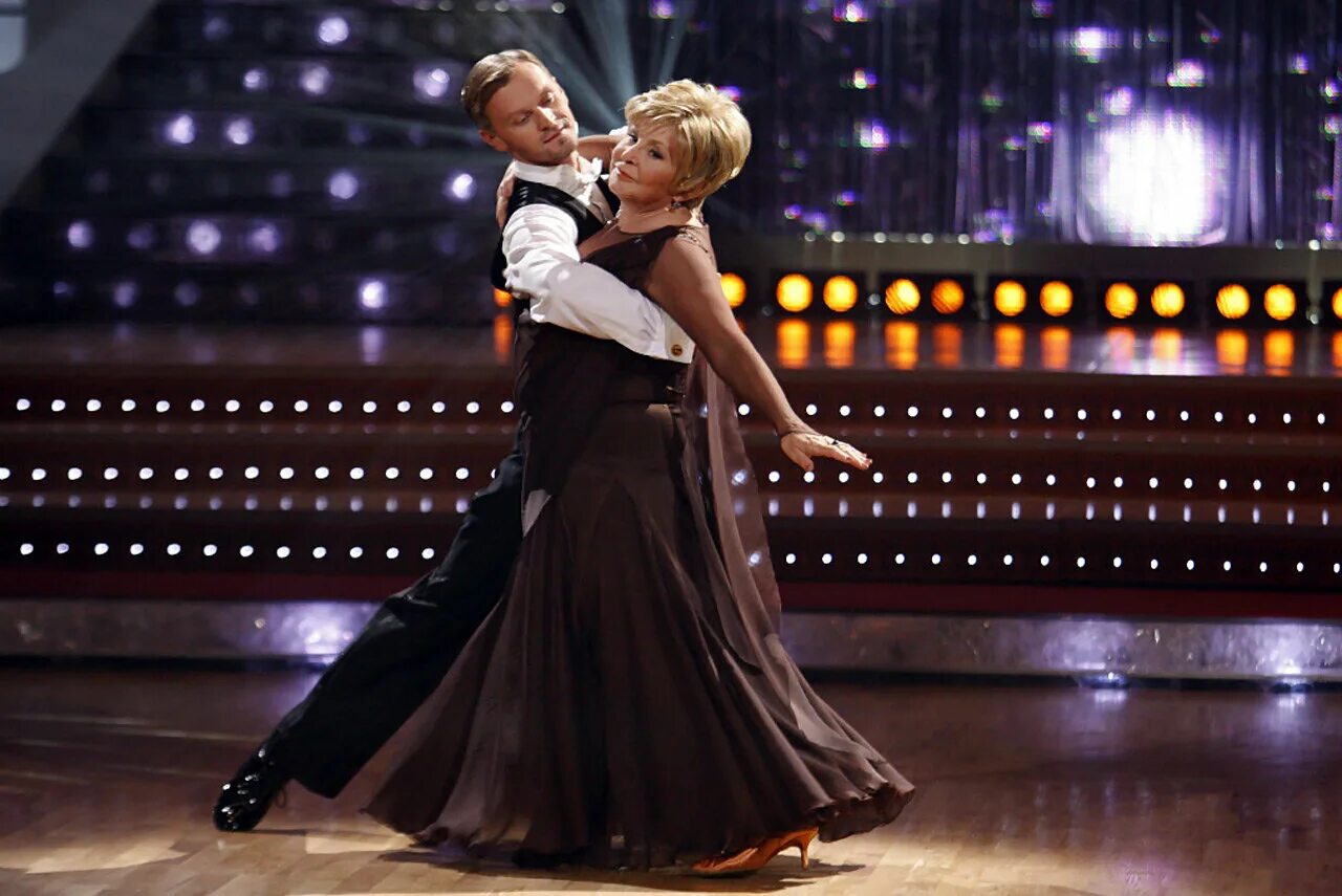 ваня дмитриенко танцы со звездами. тарханова папунаишвили. александра ревенко и денис тагинцев. танцы со звездами папунаишвили екатерина гусева. танцы со звездами 1.