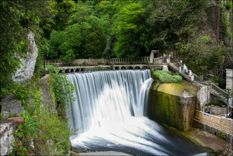 Новый афон в мае. Водопад новый Афон Абхазия. Новоафонский водопад. Рукотворный водопад новый Афон. Новоафонский водопад новый Афон.