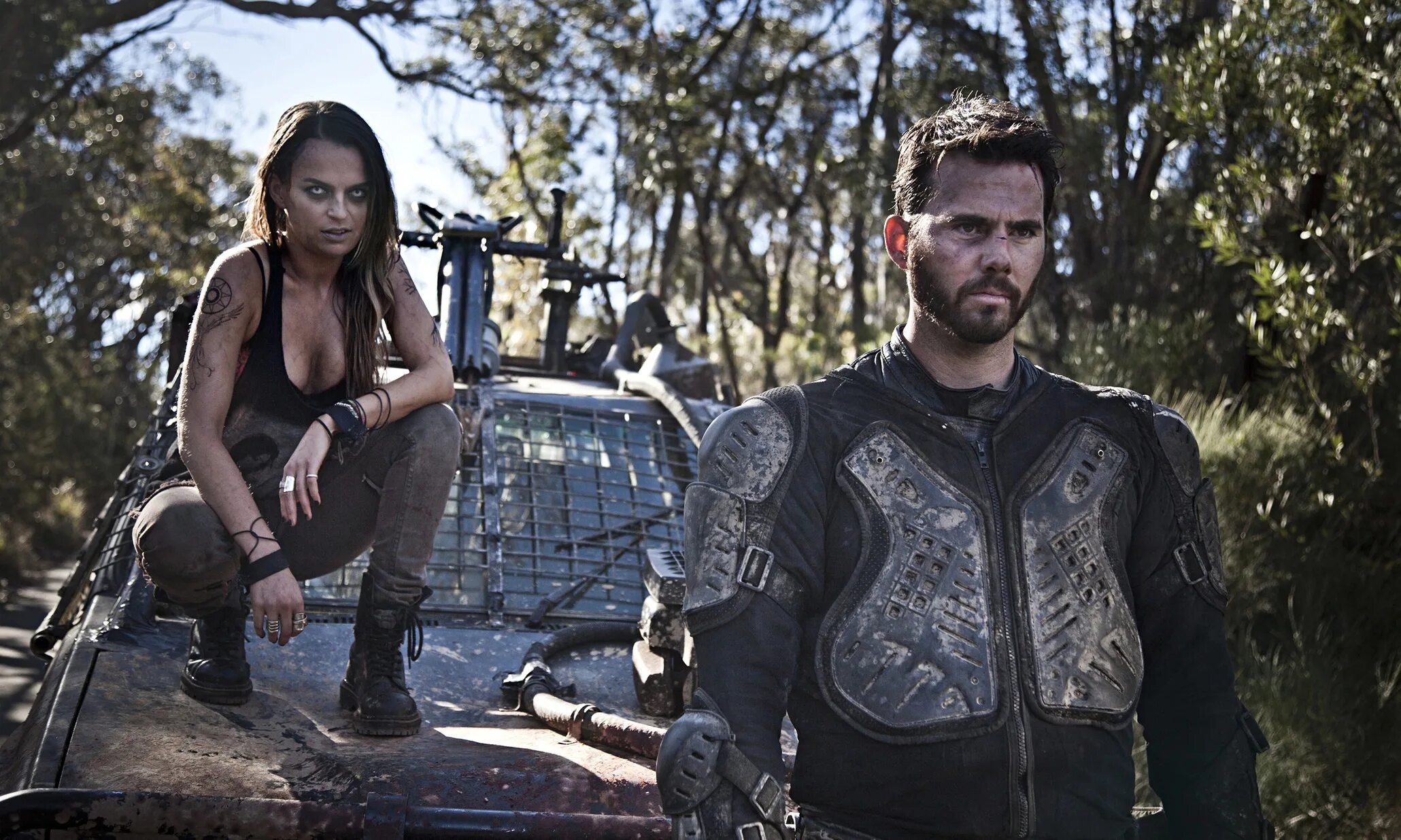 Бьянка брэди полынь апокалипсис. Бьянка брэди полынь дорога мертвых. Полынь апокалипсис фильм 2022. Бьянка брэди. Полынь: дорога мертвых / лесной змей.