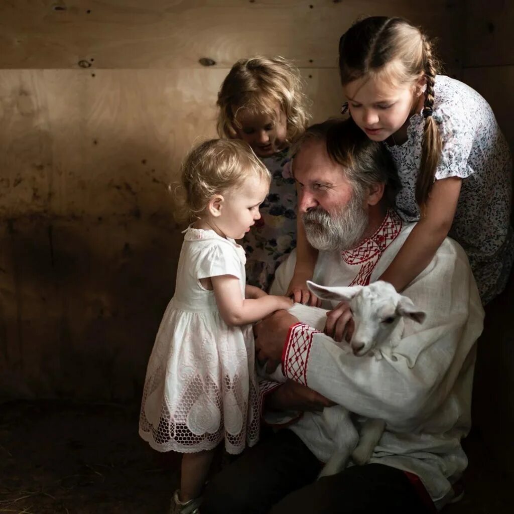 Фото сыновей федора. Фёдор Добронравов. Фёдор Добронравов внучки. Внучка фёдора Добронравова Варвара. Федор Добронравов с внучками фото.