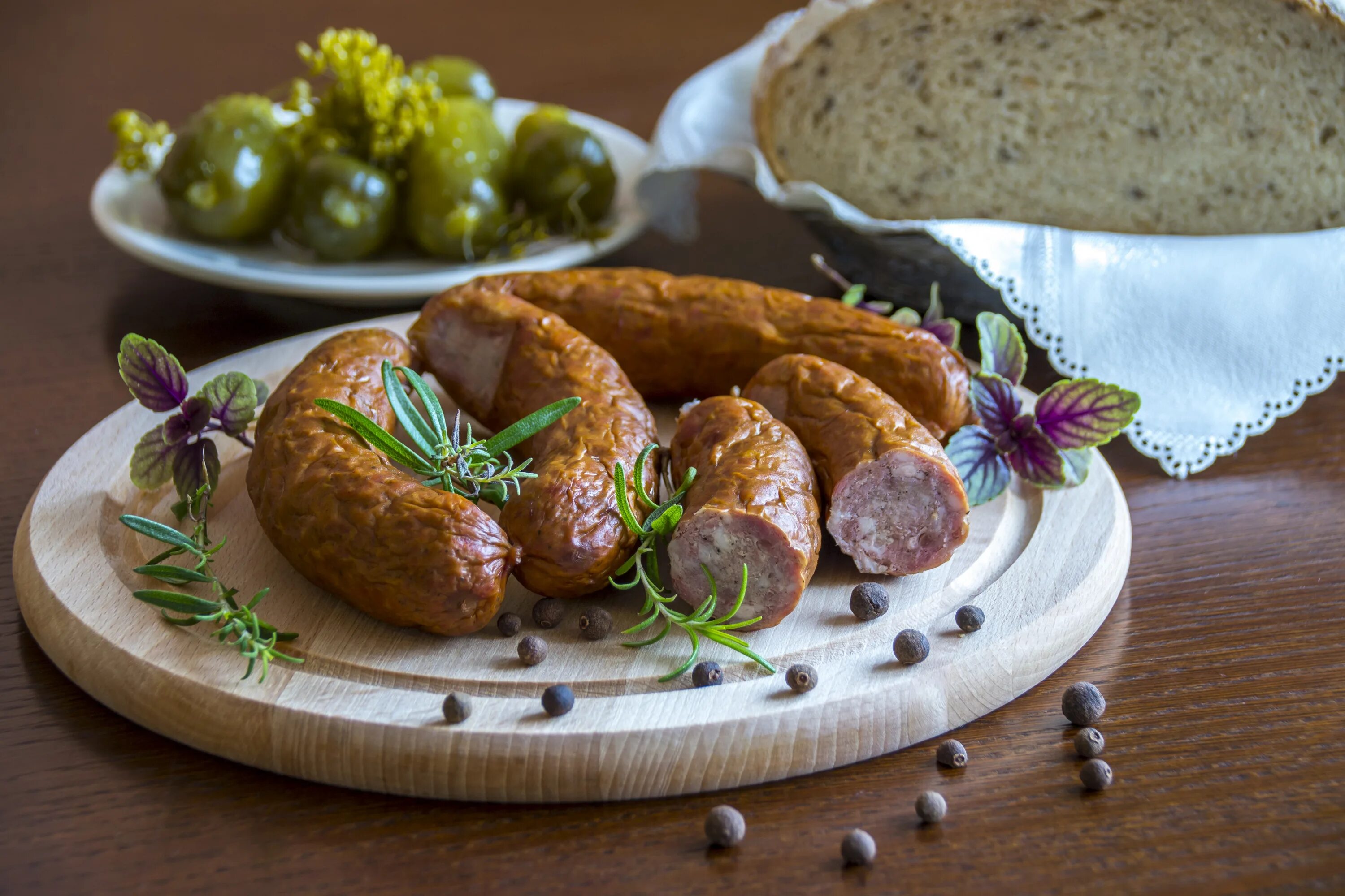 Блюда колбасным. Традиционные Белорусские блюда. Польская кухня. Традиционная белорусская кухня. Домашняя колбаса.