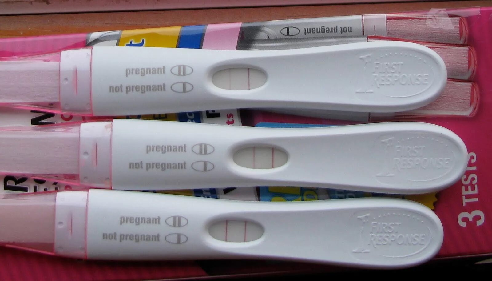 Тест на беременность показатели. Тест на начальной беременности фото. Positive pregnancy Test. Плацентарный тест на беременность что это. Норм тесты на беременность