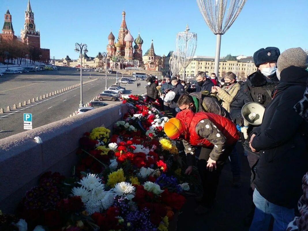 Сильные новости в москве. Бориса Немцова убили на Москворецком мосту.