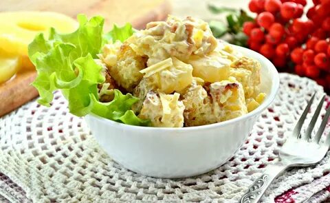 Салат с курицей и ананасами без сыра