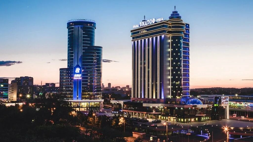 Здание челябинск фото В центре Челябинска на 21 жилом доме до конца года включат декоративную подсветк
