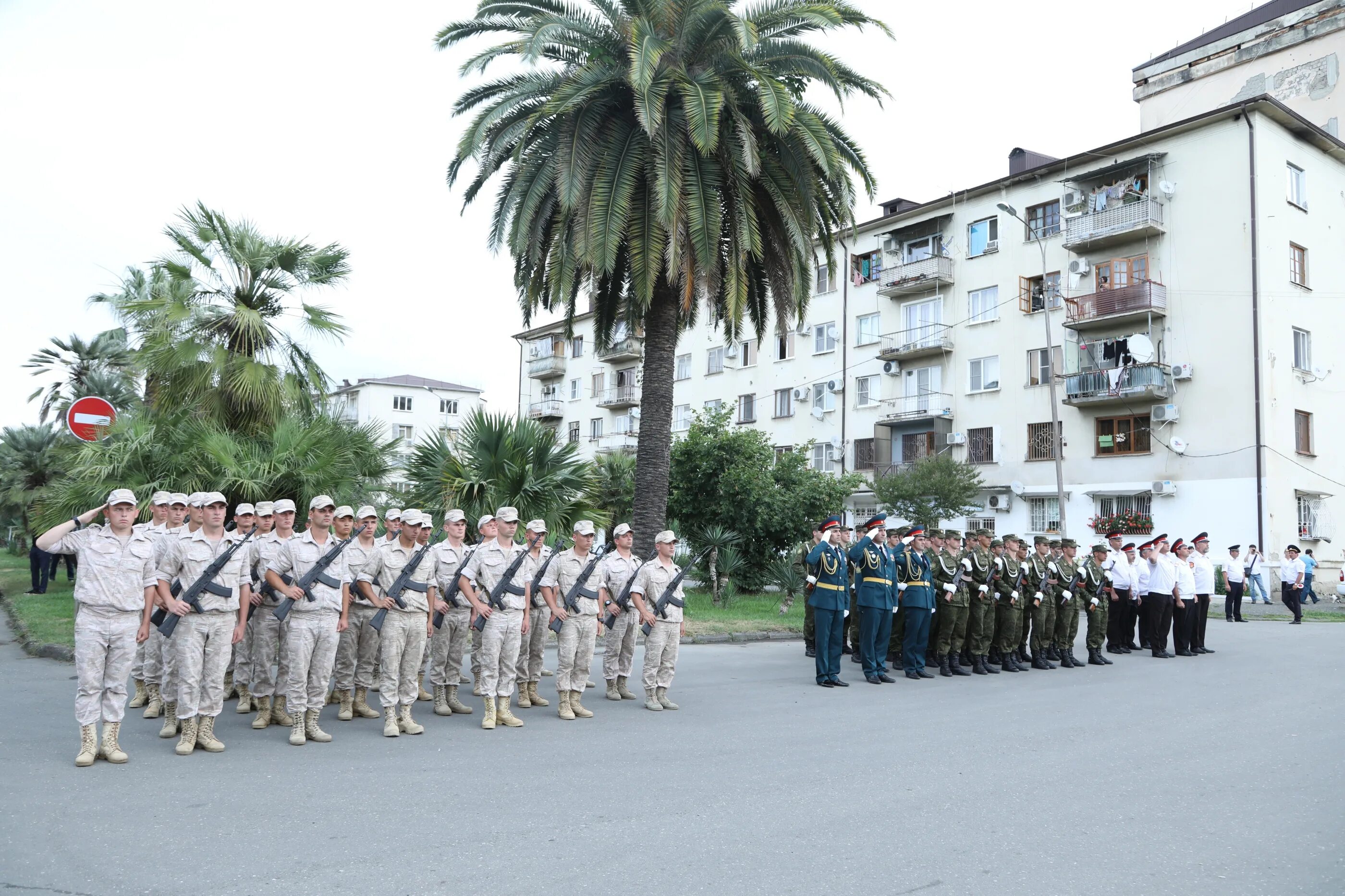Миротворцы абхазия осетия. Российские миротворцы в абхазии 1994. Миротворцы в абхазии 1994-1996 российские. Миротворцы в абхазии. Миротворческая операция в абхазии (1994—2008).