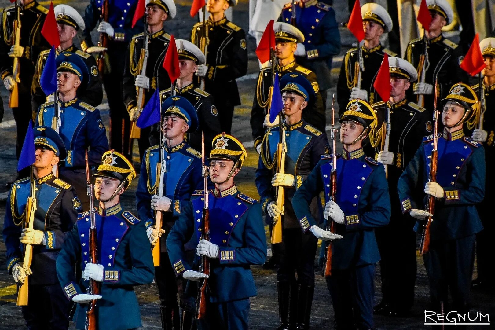 Кремлевская форма. Президентский Кремлевский полк. Президентский полк комендатуры Московского Кремля. Президентский полк Кремлевский полк. Московский караул президентский полк.