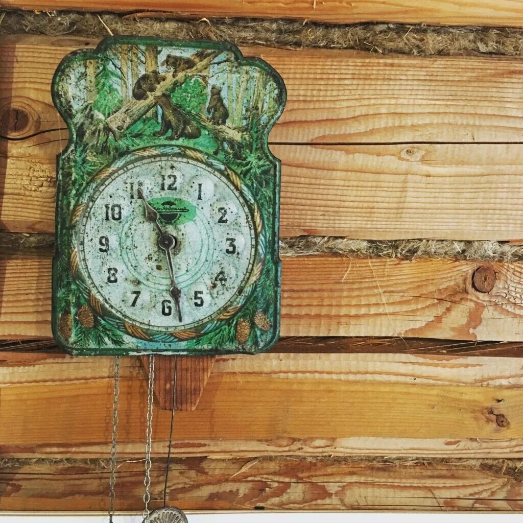 Ходики с гирями и маятником мозер. Часы-ходики с гирями и маятником ссср. Часы ходики конек горбунок. Домик из старых часов ходиков. Часы ходики с гирями и маятником маяк.