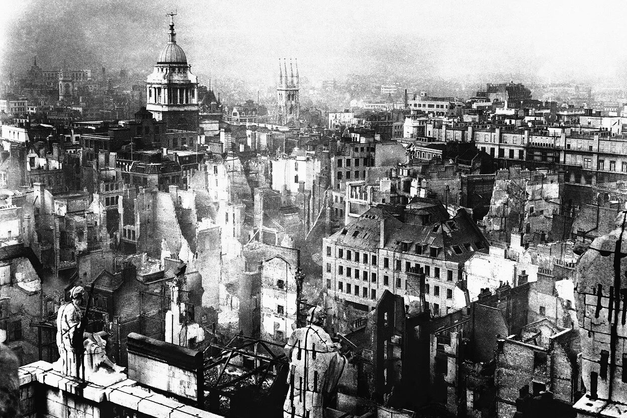 Бомбардировки второй мировой войны. Бомбардировка Лондона 1940. Бомбежка Лондона в 1940. Бомбежка Лондона вторая мировая. Руины Лондона 1941.