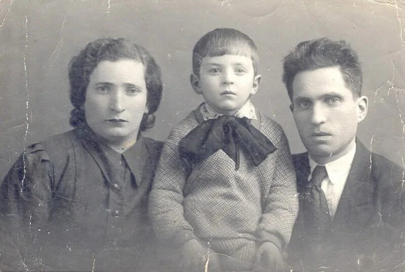 Самые ранние родители. Детство Симонова Константина Михайловича.