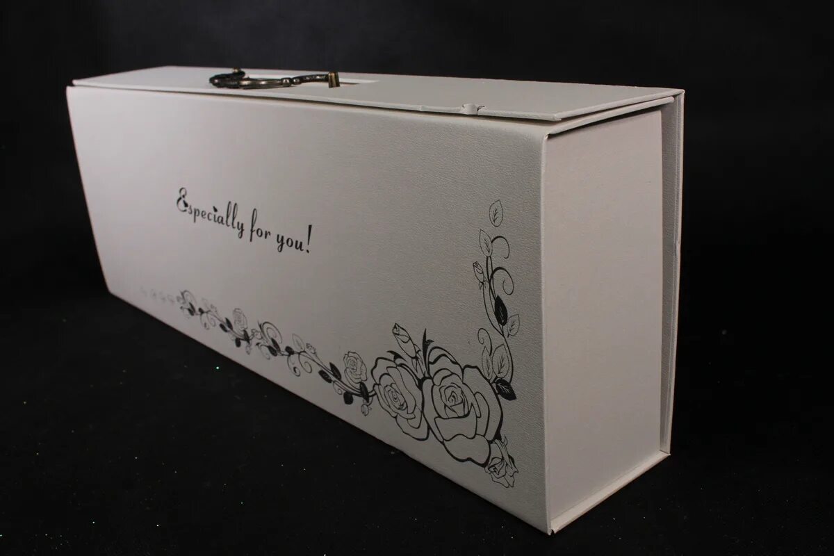 Ящик длиной 70 см. Коробка универсальная монтажная termbox060. Коробка прямоугольная для цветов. Брендовые коробки. Коробка для подарка с ручками.