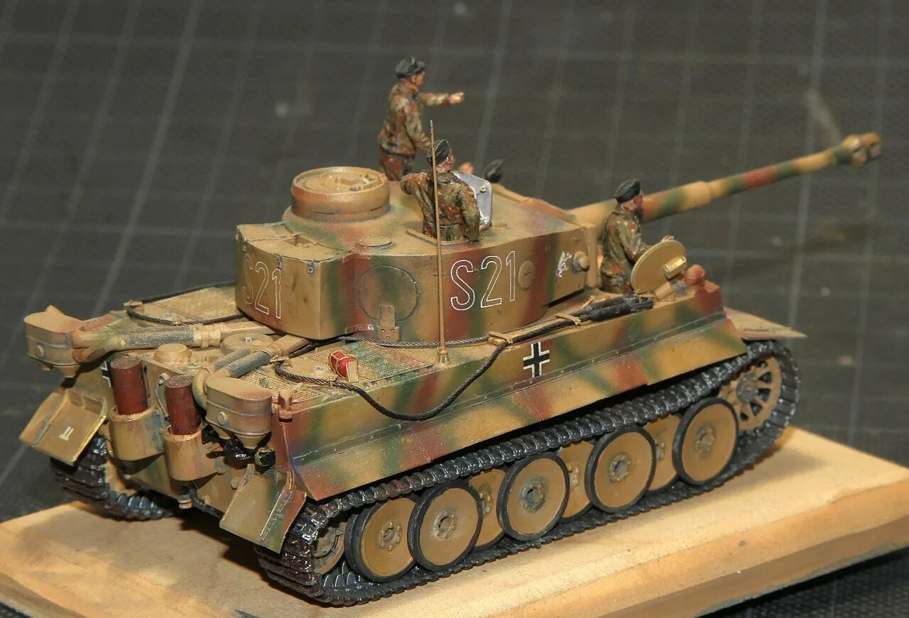 Тигр 1 72. Тигр 1 звезда 1/35. тигр танк звезда 1 35 покраска. королевский тигр звезда 1/35. королевский тигр от звезды 1 35.