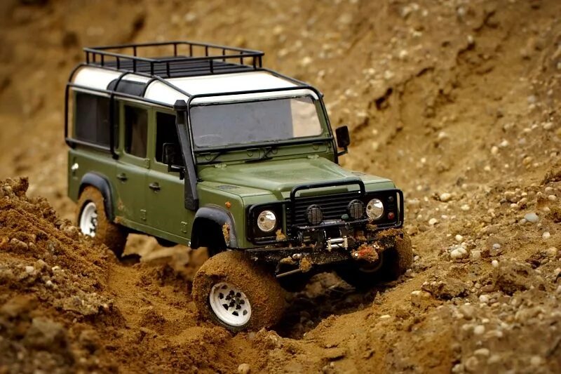 33 defender. Land Rover Defender 110 Scale. RC трофи ленд Ровер 1:16. Land Rover 4x4. Дефендер 110 офф роуд.