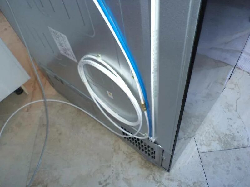 Холодильник Gorenje nrs9182vxb1. Холодильник Liebherr с ледогенератором. Холодильник LG p20wlka. Холодильник Либхер с ледогенератором с подключением к воде.