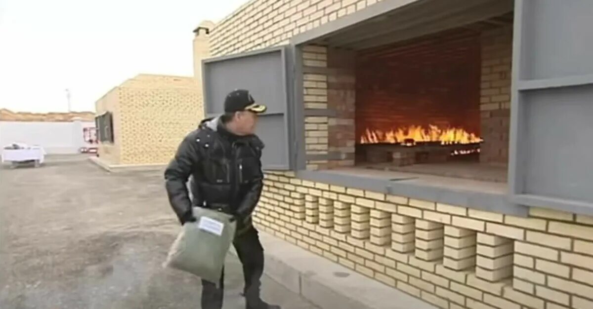 Открыт крематорий. Печь для сжигания наркотиков. Генерал армии Туркменистана. Сожгли наркотики в печь.