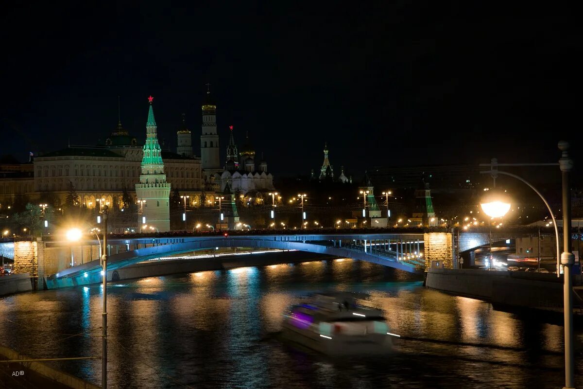 17 40 по москве. Москва Болотная площадь ночь.. Вечерняя экскурсия по Москве реке. Ночная Москва. Москва река ночью.