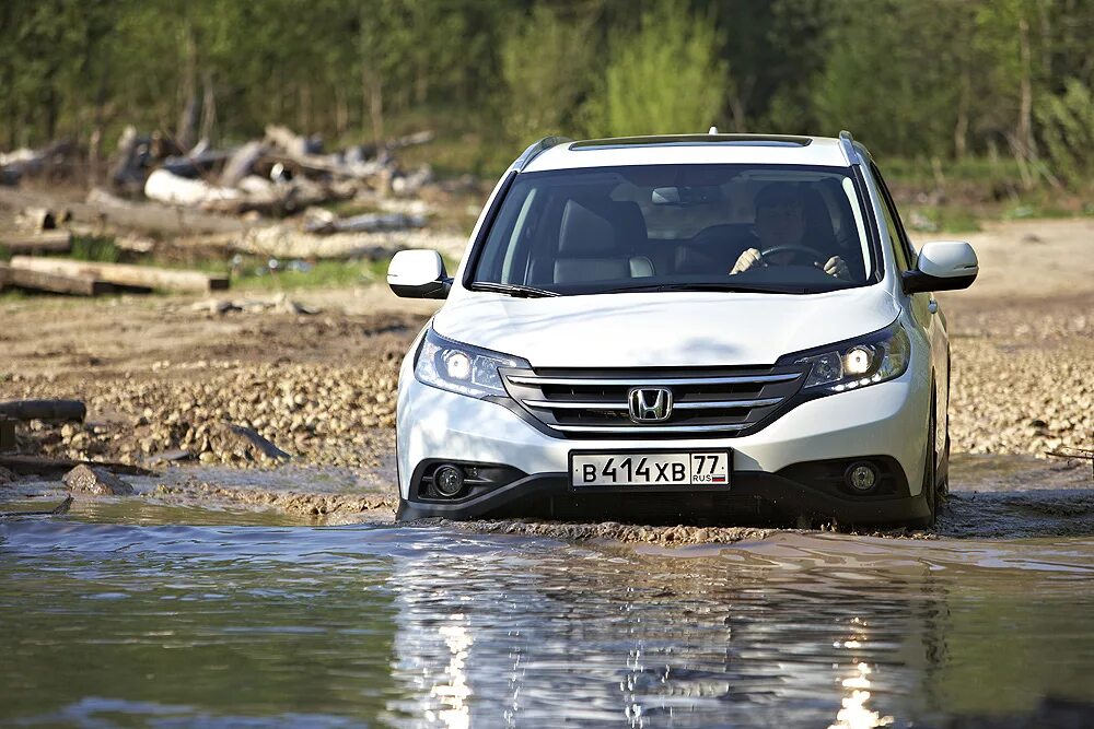 Тест драйв хонды. Тест драйв Хонда. Honda CR-V по бездорожью. Бимдж драйв Хонда фит.