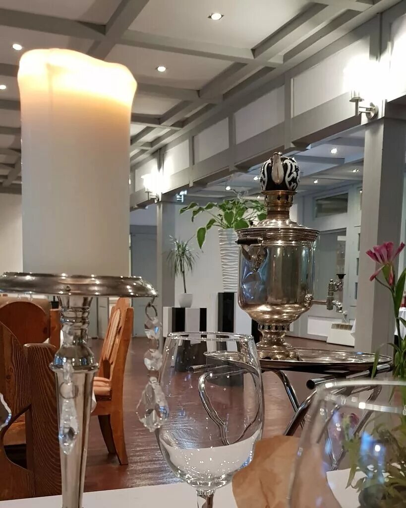 Cafe Gratitude by designer Wendy Haworth Restaurant design, Woods restaurant, Be