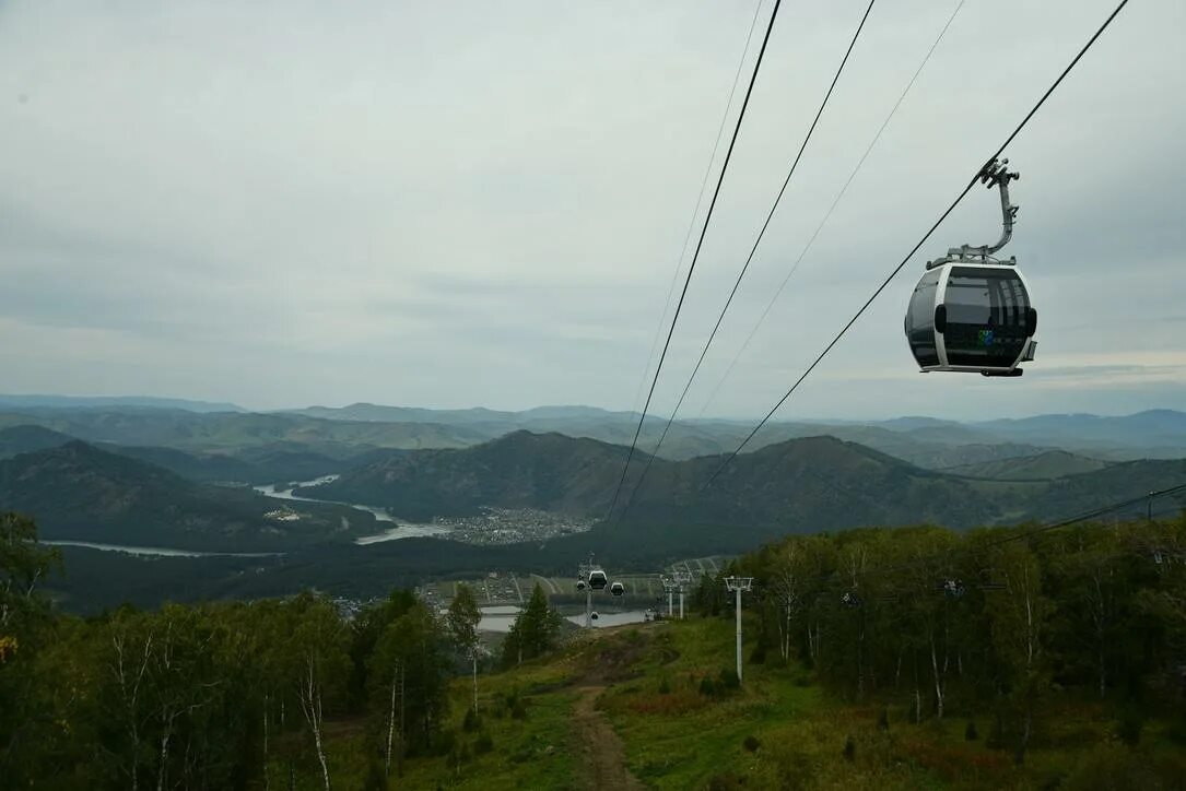 фуникулер горный алтай манжерок. гора синюха канатная дорога. новая канатка манжерок. озеро манжерок канатная дорога. манжерок алтай лето канатная дорога.