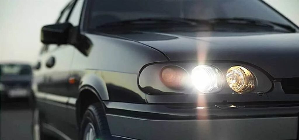 Лампа h7 на киа спортейдж 3. Выключивший фары. Фары машины. Фары ночью. Фары машины.