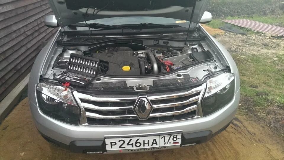 Снять решетку дастер. Renault duster 1.6 без бампера. duster 1.5 dci снятие радиатора. мойка радиаторов рено дастер 2.0. снятие решетки радиатора рено дастер.