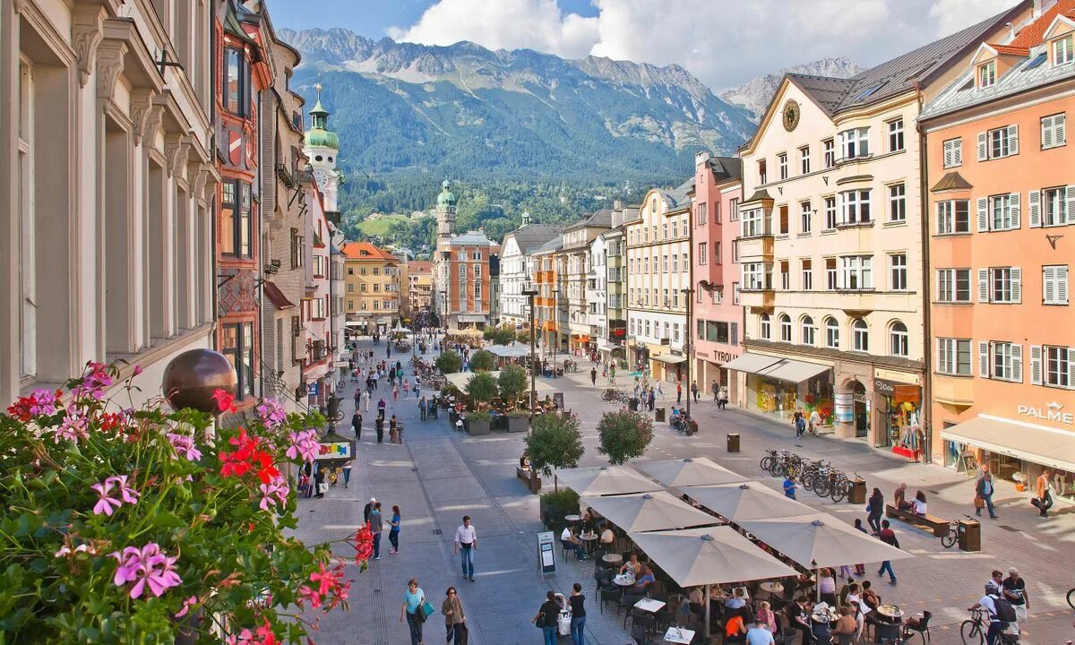 Austria cities. Инсбрук австрия река. Хальштатт церковь. Австрия горы инсбрук. Austria cities.