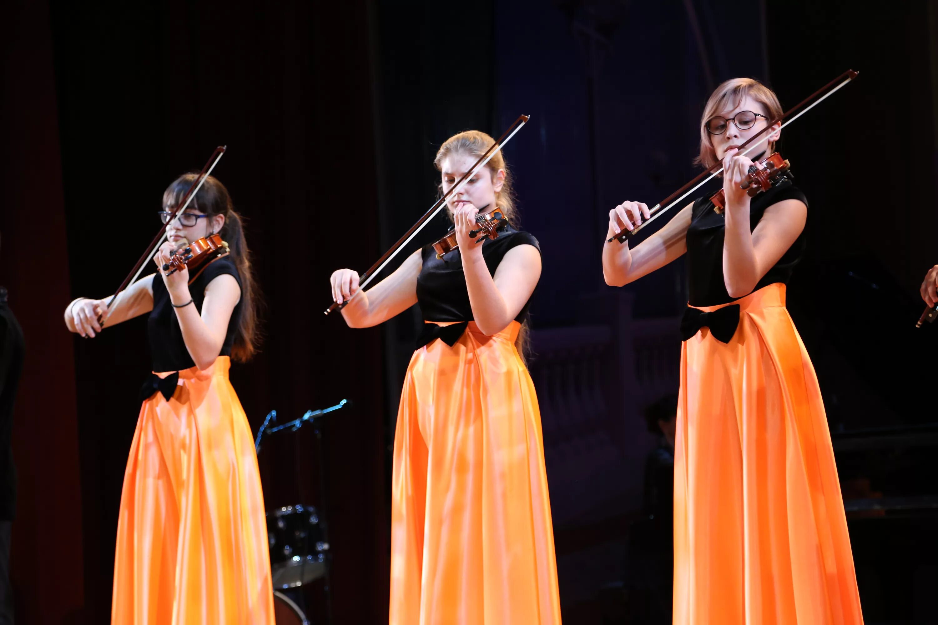 ансамбль скрипок. вдохновение ансамбль скрипачей ангарск. ансамбль скрипачей тгу. виртуозы якутии ансамбль. ансамбль скрипачей майкоп.