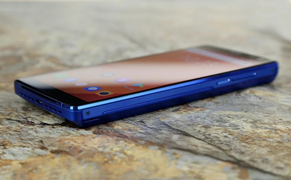 бюджетные смартфоны до 12000. Zte nubia z17 mini s 6/64gb.