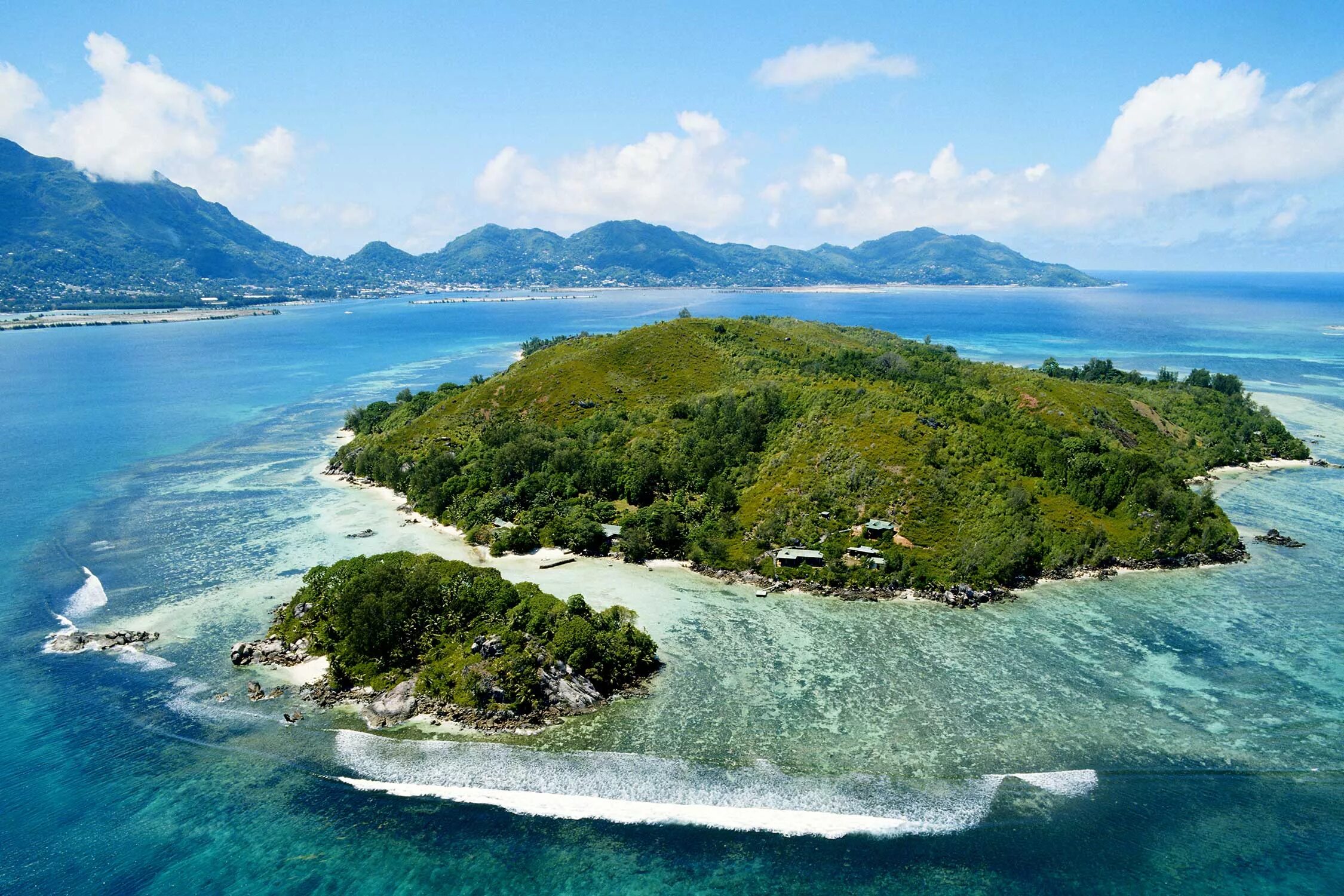 Сейшельские острова где находится страна. Остров Праслин. Фрегат Сейшельские острова. Сейшельские острова территория. Остров арид Сейшелы.