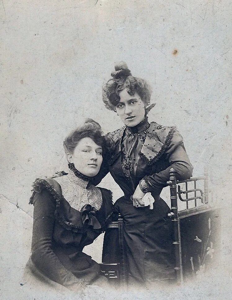 1800 х годах. Любовь викторианской эпохи. Однополая любовь викторианской эпохи. Фото людей 1800 годов. Девушки 1800 годов.