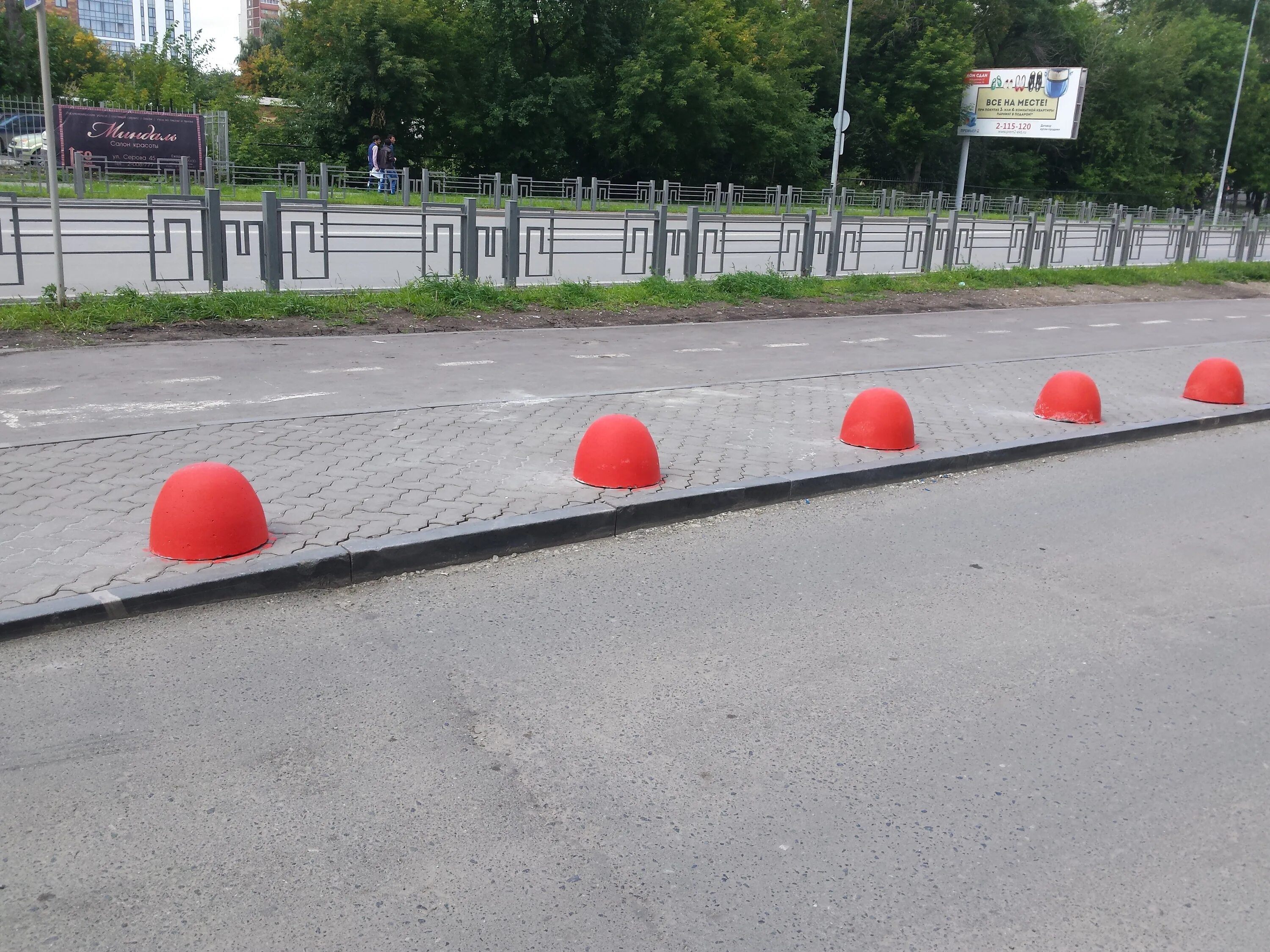 Парковочные ограждения. Металлические пешеходные ограждения. Ограждение проездов. Ограждение проездов. Парковочные столбики si100.