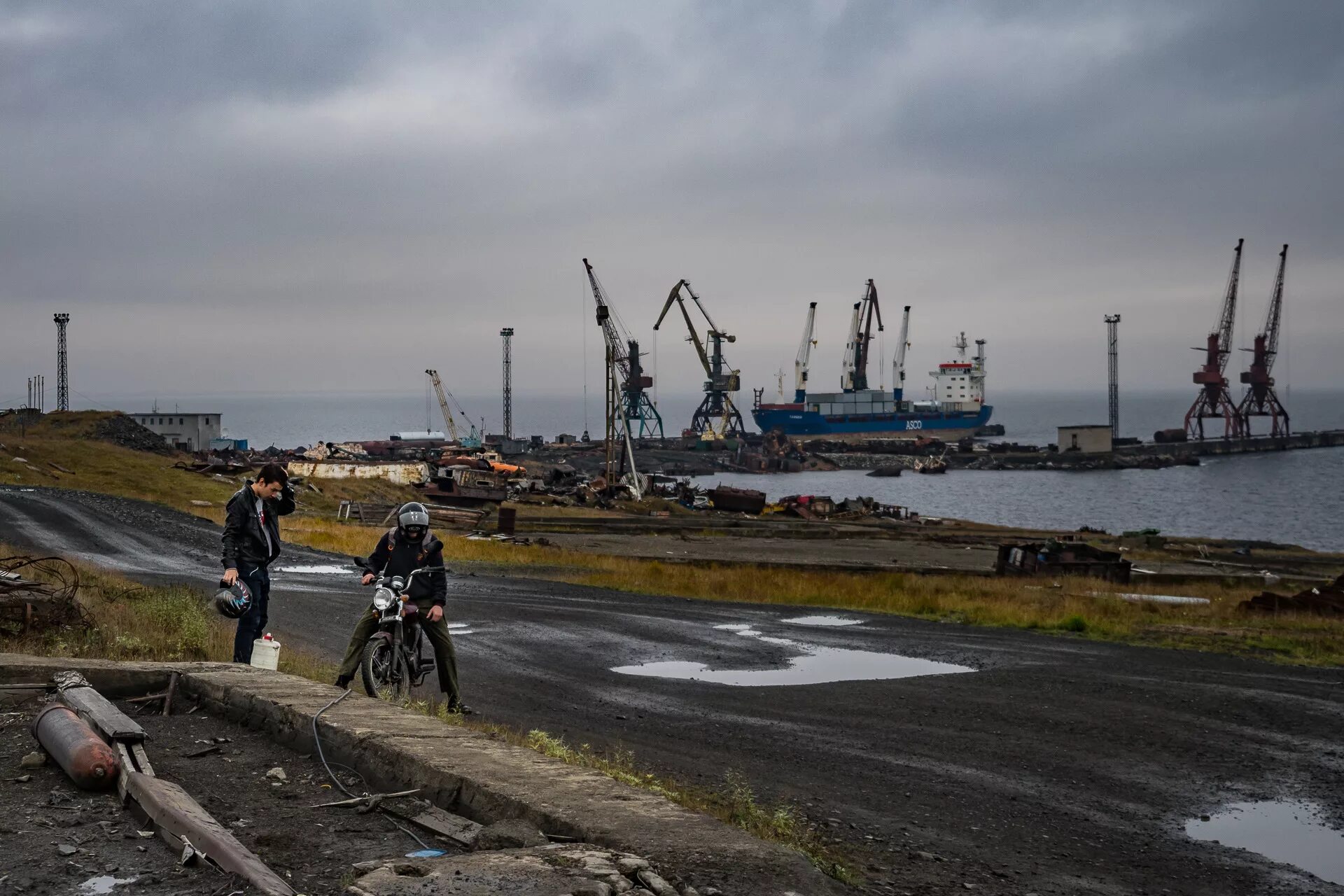 Порт тикси какое море. Тикси город порт. поселок тикси морской порт. тикси морские ворота. тикси саха якутия.