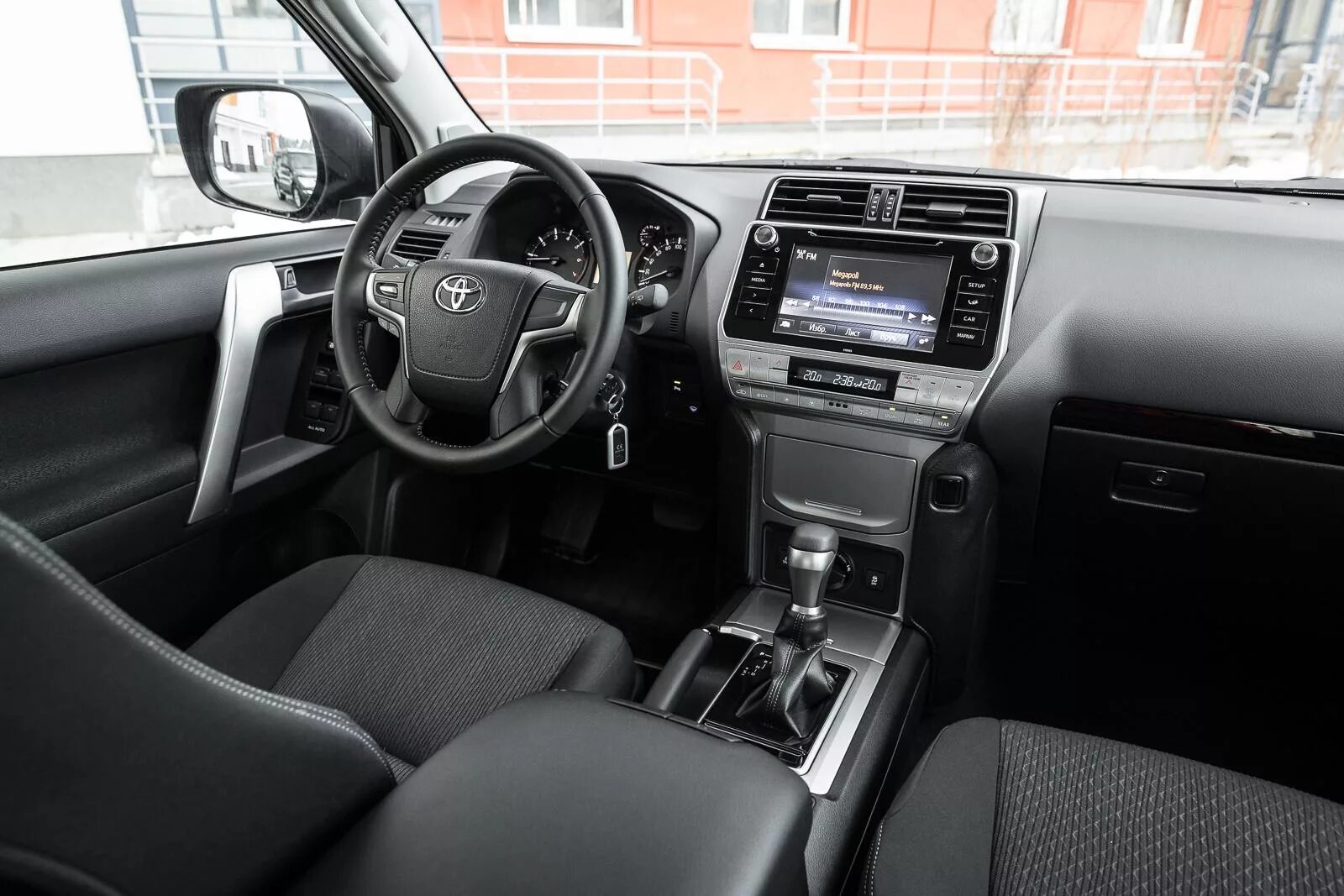 Прадо или паджеро. Мицубиси паджеро прадо. pajero sport 2 prado 150. прадо vs паджеро спорт. паджеро 4 или прадо.